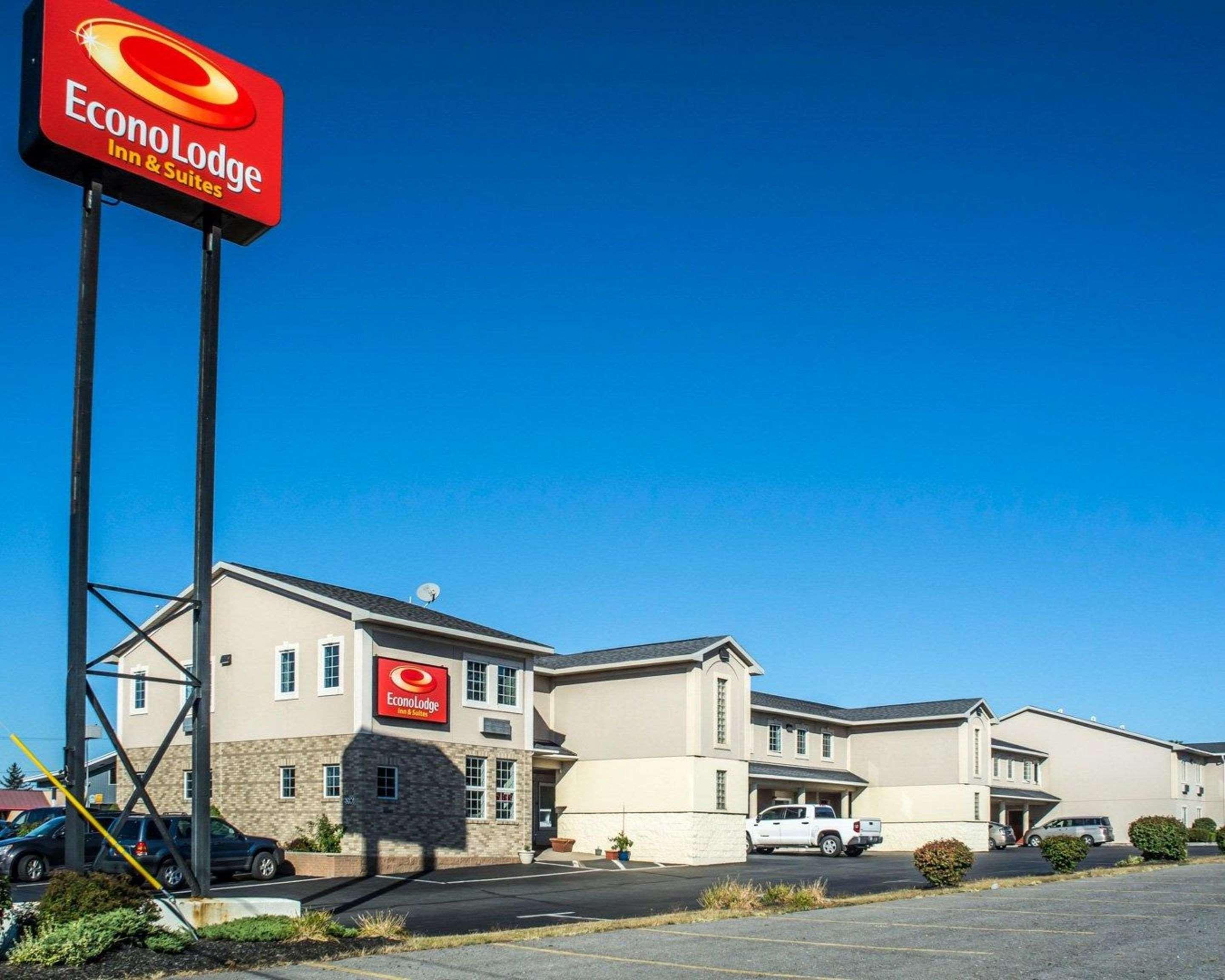Econo Lodge & Suites Airport North Syracuse Exterior photo
