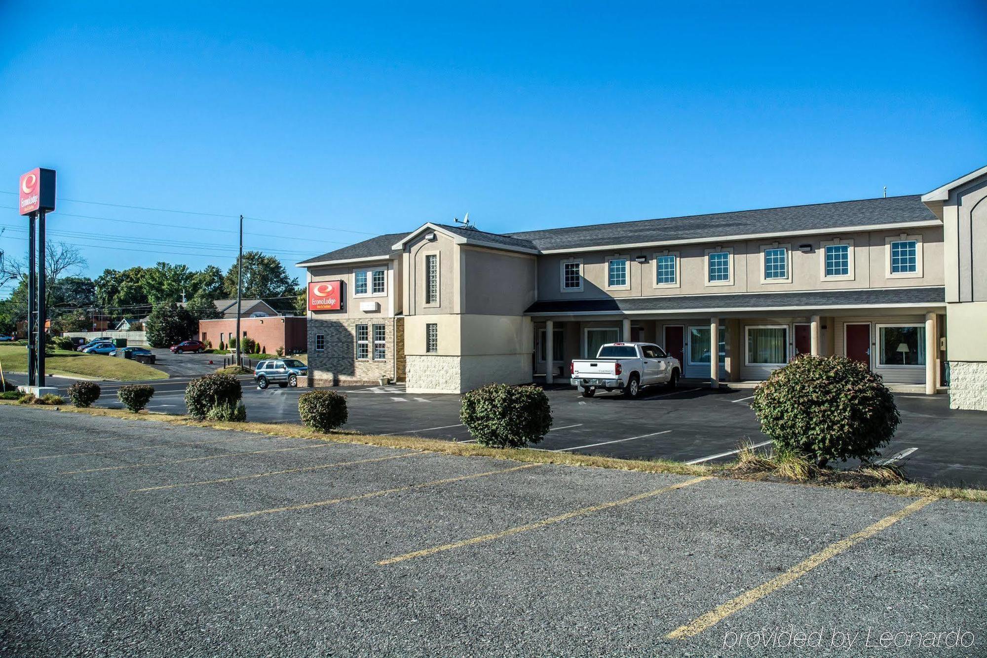 Econo Lodge & Suites Airport North Syracuse Exterior photo
